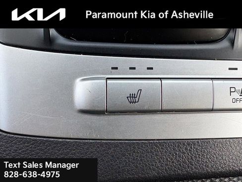 Used 2024 Kia Carnival LX image 14