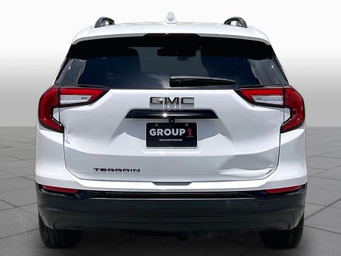 Used 2022 GMC Terrain SLT w/ Infotainment Package II FWD image 5
