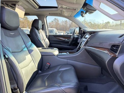 Used 2020 Cadillac Escalade Premium Luxury image 22
