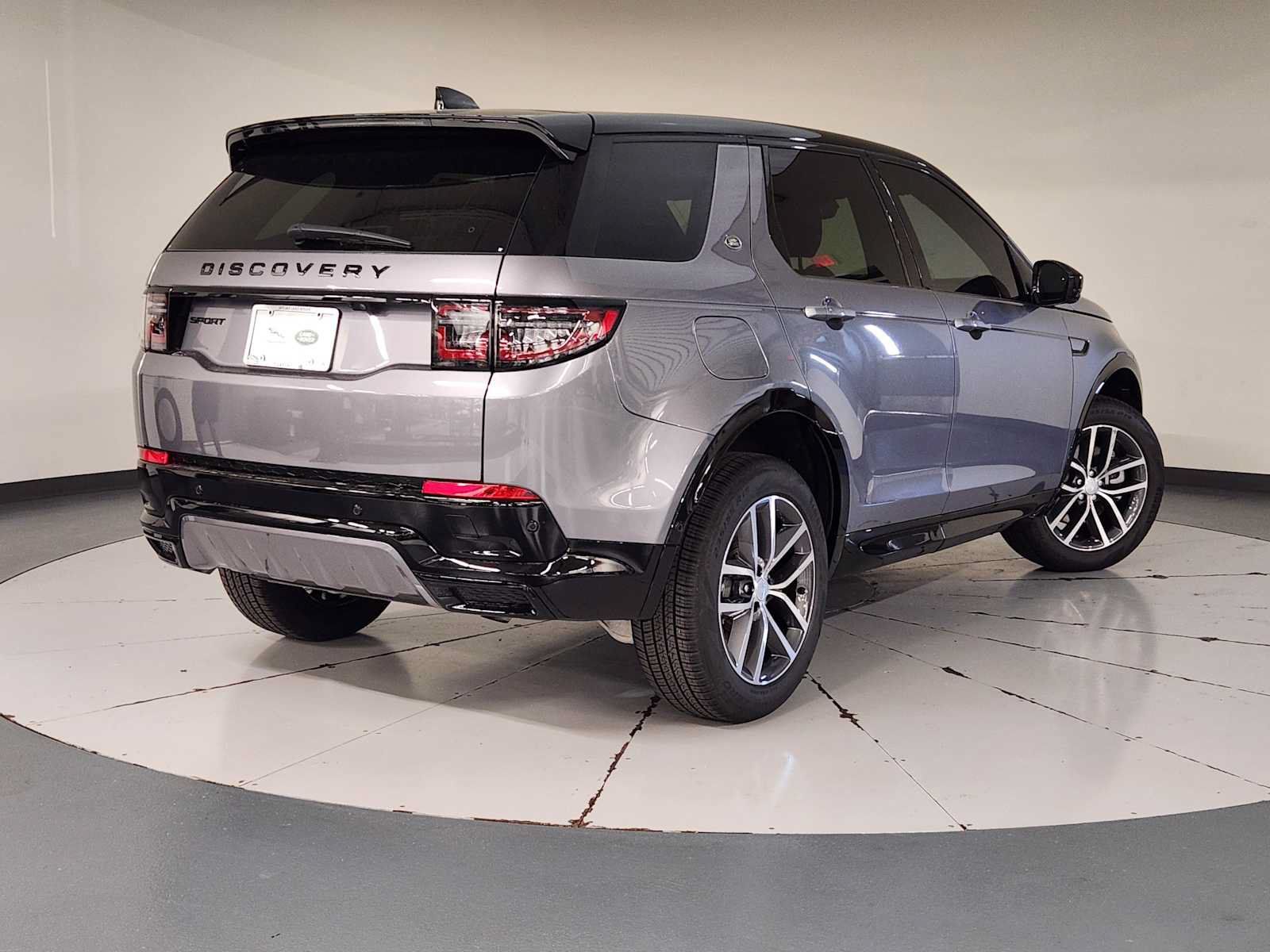 Used 2026 Land Rover Discovery Sport Landmark AWD/4WD image 2