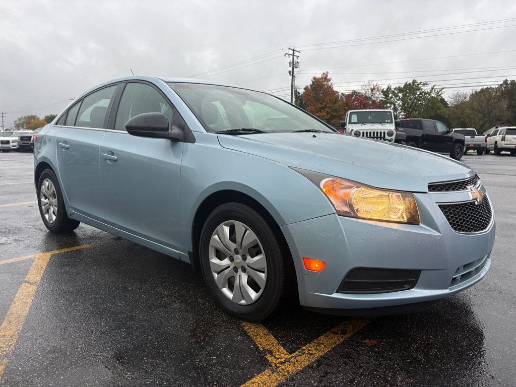 Used 2012 Chevrolet Cruze LS w/ Connectivity Package FWD image 4