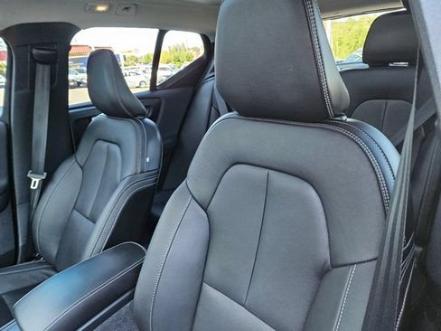 Used 2025 Volvo XC40 B5 Plus w/ Protection Package Premier AWD/4WD image 18