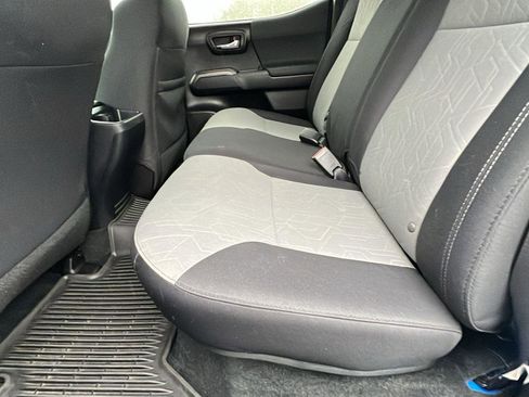 Used 2020 Toyota Tacoma TRD Sport image 18