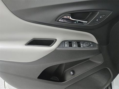 Used 2019 Chevrolet Equinox LT image 18
