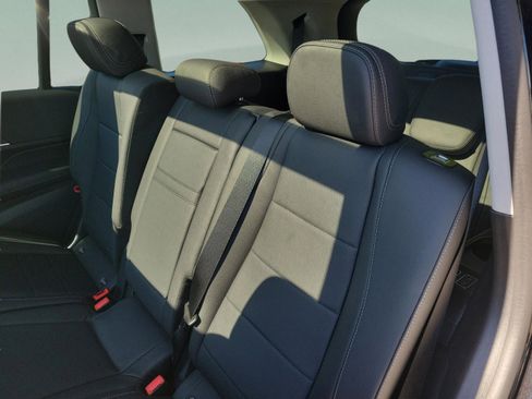 Used 2026 Mercedes-Benz GLS 450 4MATIC image 7