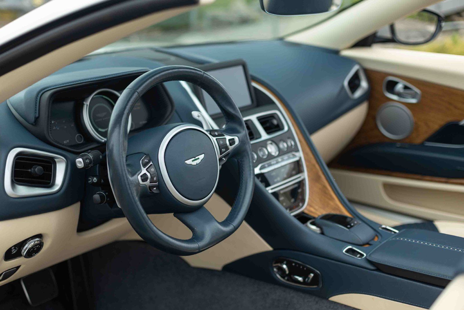 Used 2019 Aston Martin DB11 Volante RWD image 12