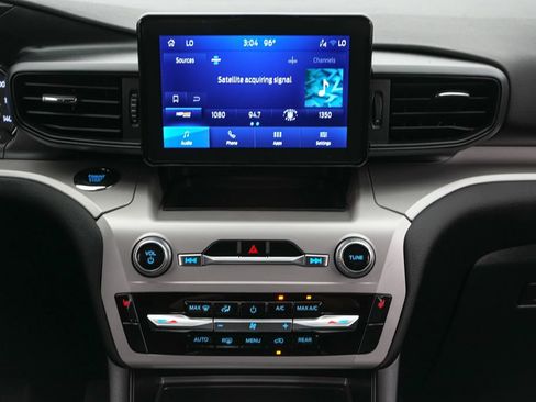 Certified 2024 Ford Explorer XLT AWD/4WD image 15
