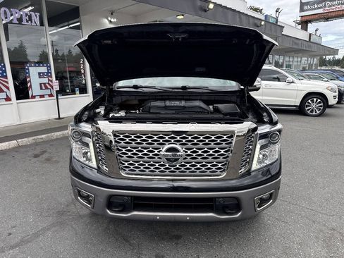 Used 2018 Nissan Titan Platinum Reserve w/ Platinum Utility Package AWD/4WD image 12