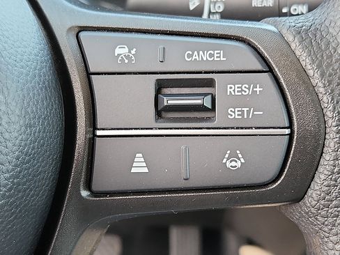 Used 2025 Honda HR-V LX image 19