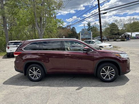 Used 2017 Toyota Highlander XLE AWD/4WD image 6