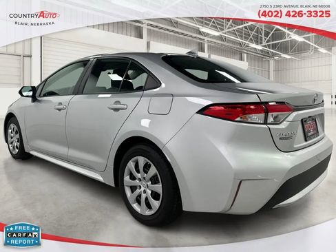 Used 2021 Toyota Corolla LE image 3