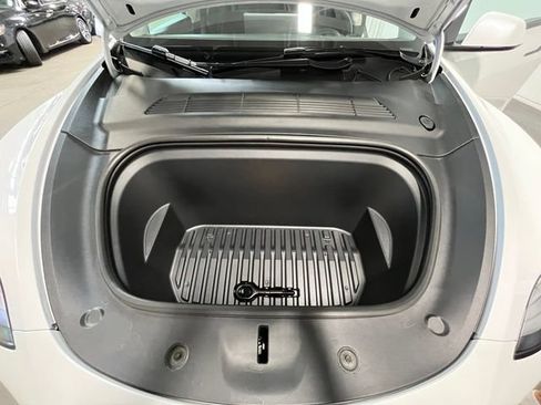 Used 2022 Tesla Model Y Long Range AWD/4WD image 27
