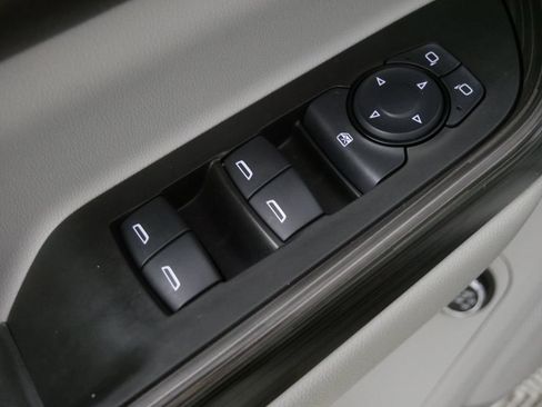 Used 2017 GMC Acadia SLT AWD/4WD image 17