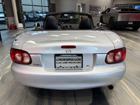 Used 2001 MAZDA MX-5 Miata RWD image 24