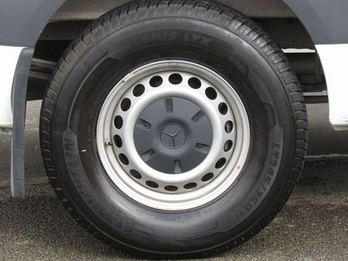 Used 2024 Mercedes-Benz Sprinter 2500 image 34