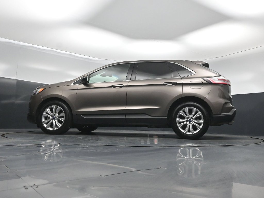 Used 2019 Ford Edge Titanium w/ Equipment Group 301A FWD image 7