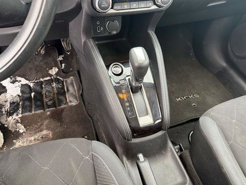Used 2019 Nissan Kicks SV image 19