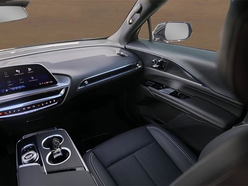 Certified 2024 Cadillac Lyriq Luxury image 25