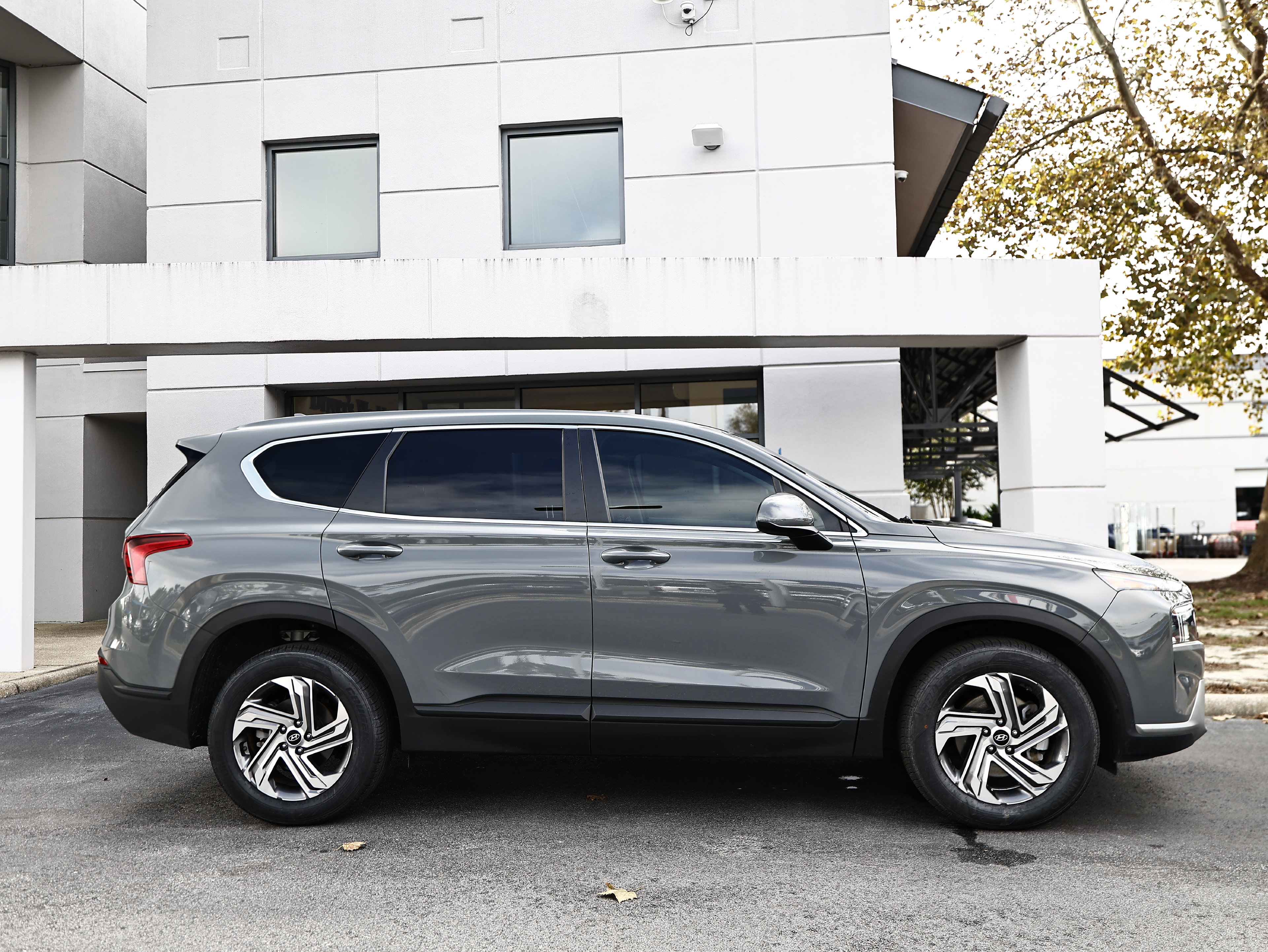 Used 2023 Hyundai Santa Fe SE FWD image 4