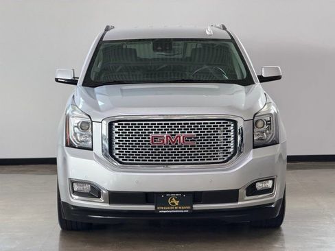 Used 2017 GMC Yukon Denali image 2