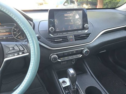 Used 2020 Nissan Altima 2.5 S FWD image 18
