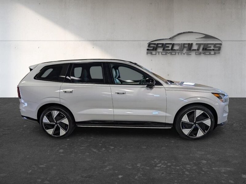 Used 2025 Volvo EX90 Ultra AWD/4WD image 11