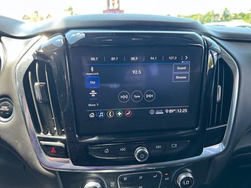 Used 2020 Chevrolet Traverse LT FWD image 18