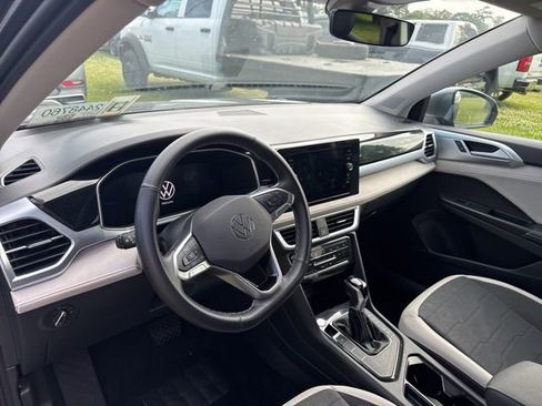 Used 2025 Volkswagen Taos SE image 12