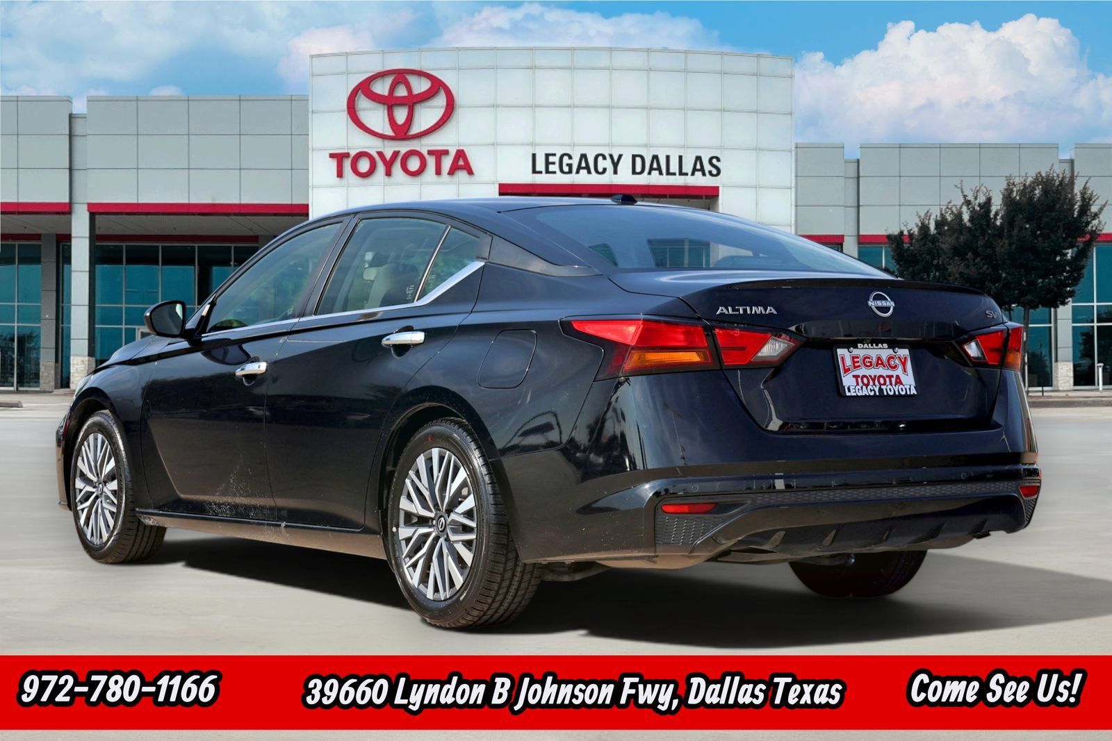Used 2024 Nissan Altima 2.5 SV FWD image 7