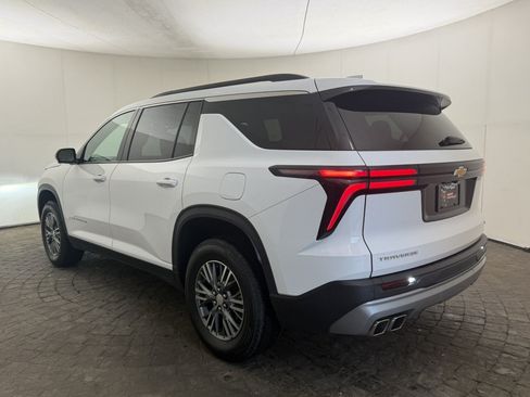 Used 2024 Chevrolet Traverse LT FWD image 5