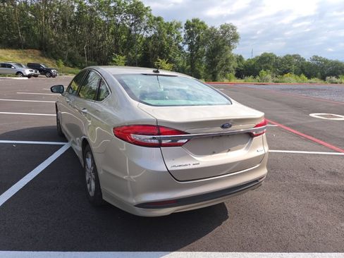 Used 2017 Ford Fusion SE FWD image 7