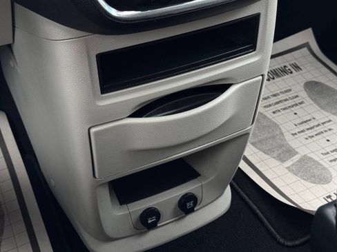 Used 2019 Dodge Grand Caravan SE w/ UConnect Hands-Free Group image 21