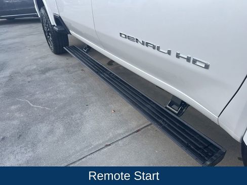 Used 2024 GMC Sierra 2500 Denali Ultimate image 9