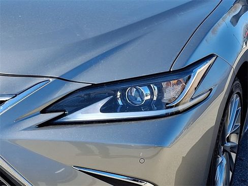 Used 2019 Lexus ES 350 Luxury w/ Accessory Package image 9