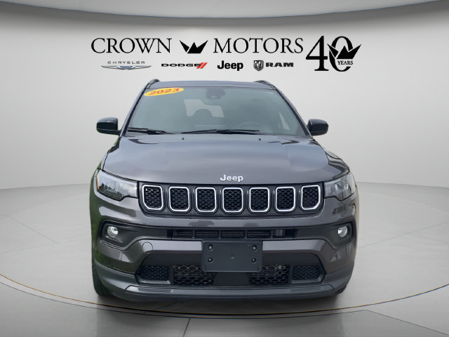 Used 2023 Jeep Compass Latitude w/ Convenience Group AWD/4WD image 2