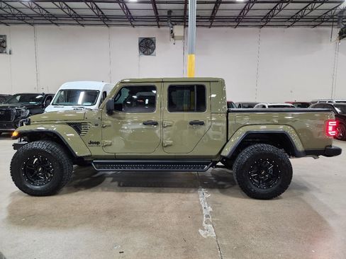 Used 2025 Jeep Gladiator Sport image 7