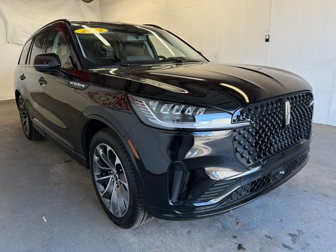Used 2025 Lincoln Aviator 2WD w/ Jet Appearance Package image 4