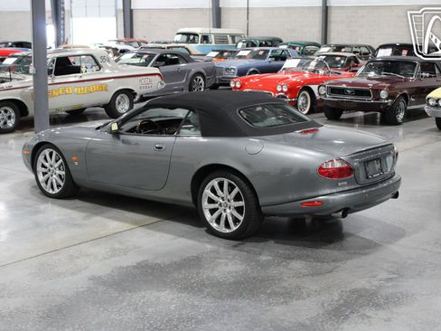 Used 2004 Jaguar XK8 Convertible image 39