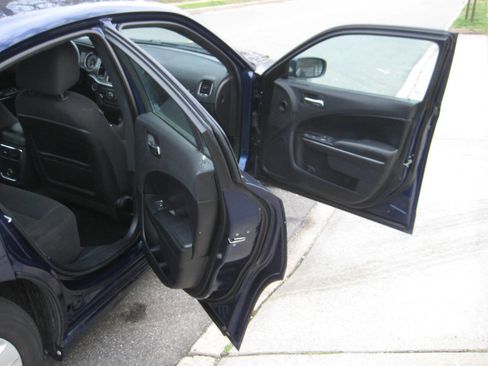 Used 2013 Dodge Charger SE w/ Connectivity Group image 12