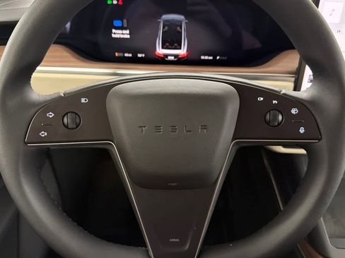 Used 2024 Tesla Model X image 23