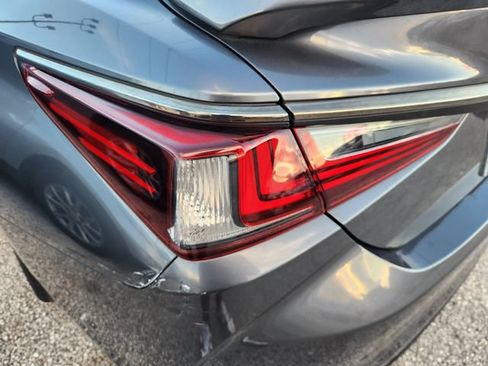Used 2022 Lexus ES 350 F Sport w/ Accessory Package 2 FWD image 6
