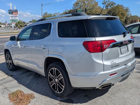 Used 2019 GMC Acadia Denali image 5