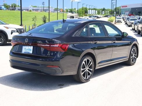 Used 2025 Volkswagen Jetta Sport FWD image 4