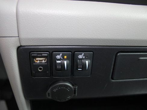 Used 2017 Toyota Sienna XLE FWD image 18