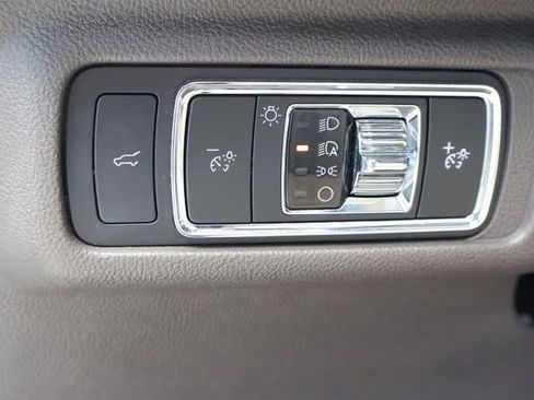 Used 2020 Lincoln Corsair FWD w/ Premium Package image 23