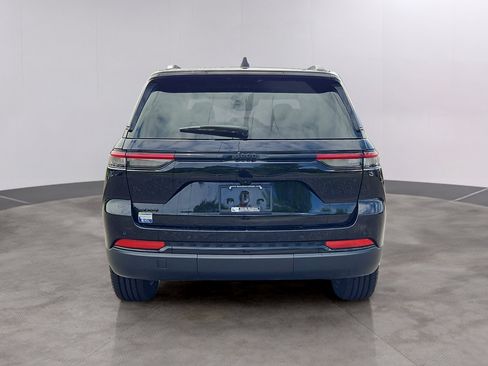Used 2023 Jeep Grand Cherokee Altitude AWD/4WD image 31