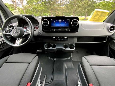 Used 2025 Mercedes-Benz Sprinter 2500 image 5