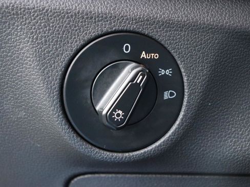 Used 2020 Volkswagen Jetta SE FWD image 39