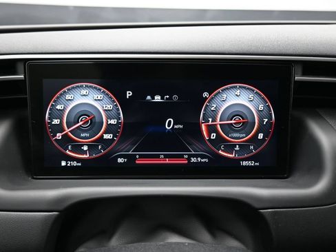 Used 2022 Hyundai Tucson Limited AWD/4WD image 17