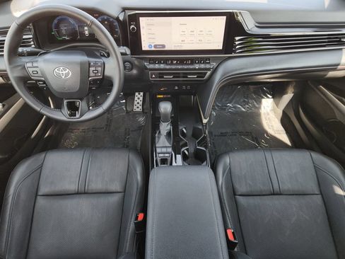 Used 2025 Toyota Camry XSE FWD image 28